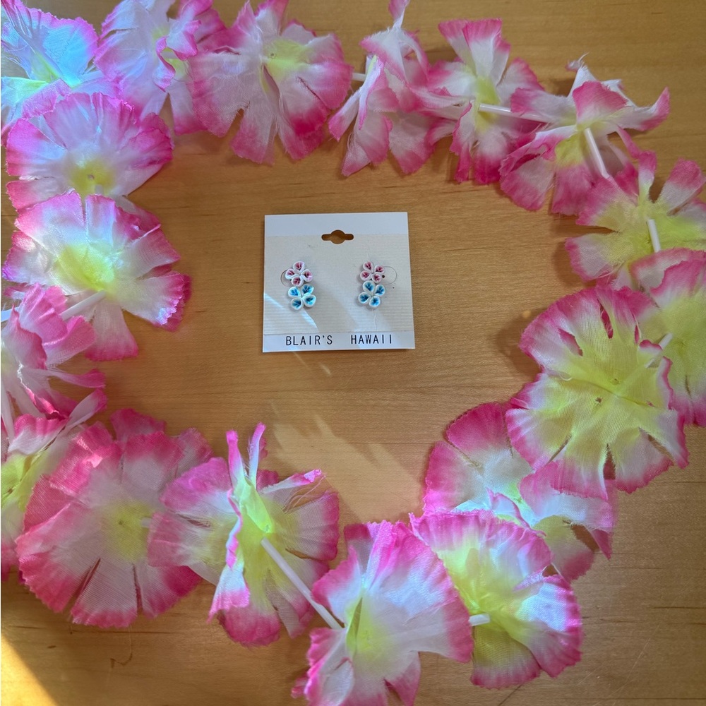 Beautiful 2 LOT Hawaiian Earrings!